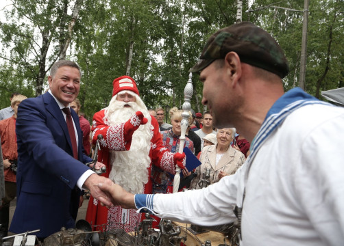 Губернатор Вологодской области Олег Кувшинников поздравляет с Днем работника культуры